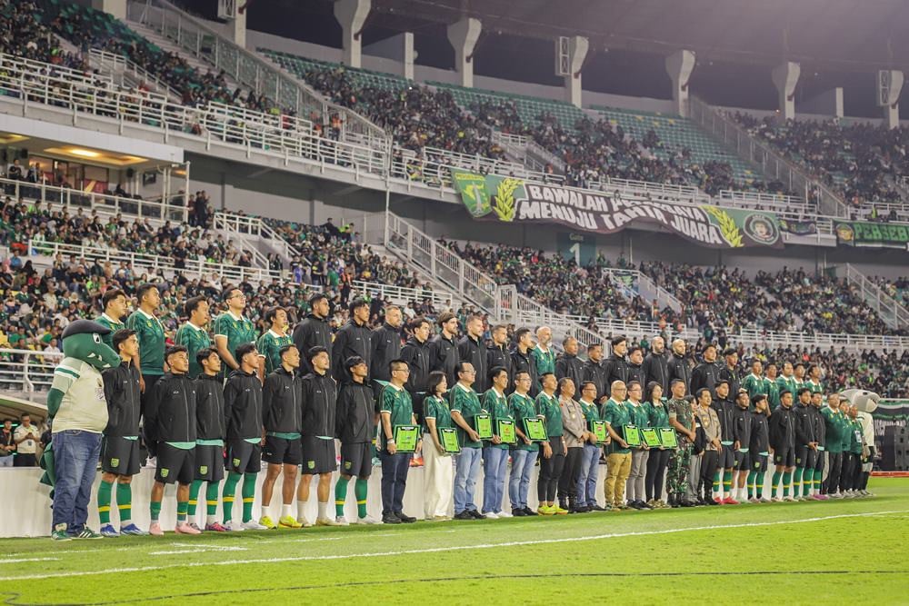 Tim Persebaya Surabaya. Pada pekan kedua Super League, Persebaya akan tandang ke markas Persita Tangerang. Prediksi Skor Persita vs Persebaya 16 Agustus, Susunan Pemain, H2H, Preview./Antara