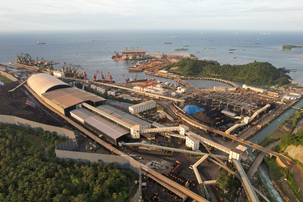 Kawasan Industri Morowali Indonesia di Kabupaten Morowali, Sulawesi Tengah, Minggu, (9/7/2023). Sulawesi merupakan wilayah yang kaya akan nikel sehingga Indonesia menyumbang setengah dari produksi global./Bloomberg-Dimas Ardian