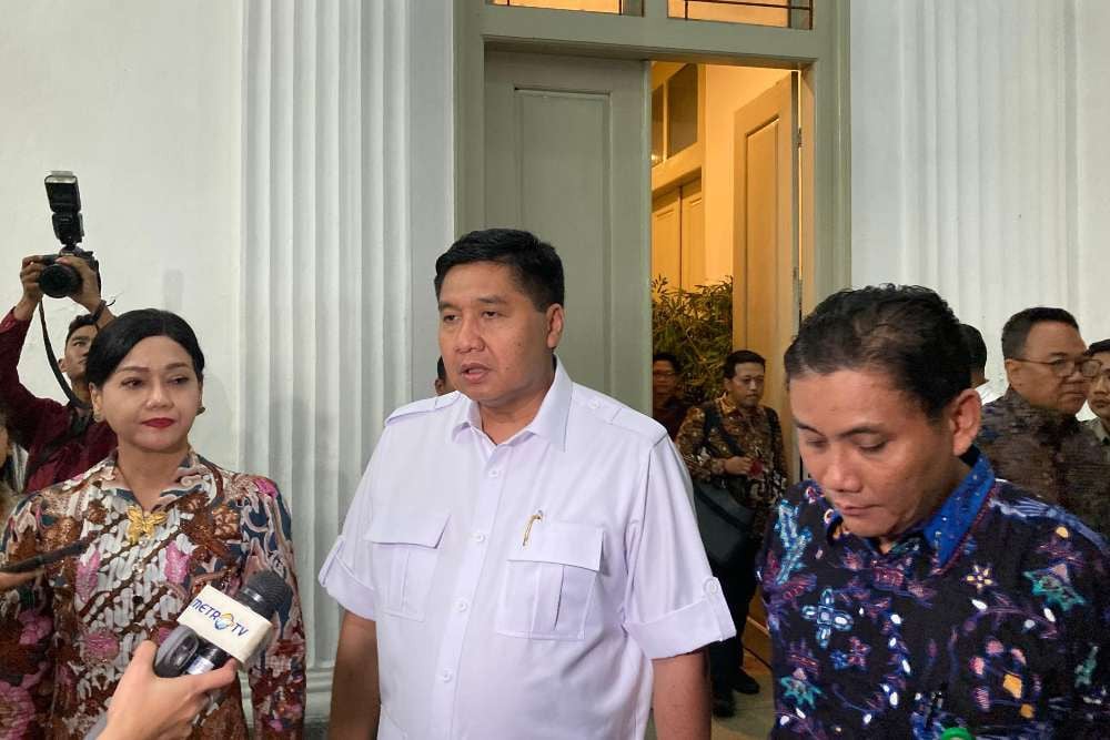 Menteri PKP Maruarar Sirait, Anggota DK OJK Friderica Widyasari Dewi dan Komisioner BP Tapera Heru Pudyo Nugroho di Gedung Jusuf Anwar Kemenkeu, Jakarta, Rabu (27/8/2025)/Bisnis-Dany Saputra.