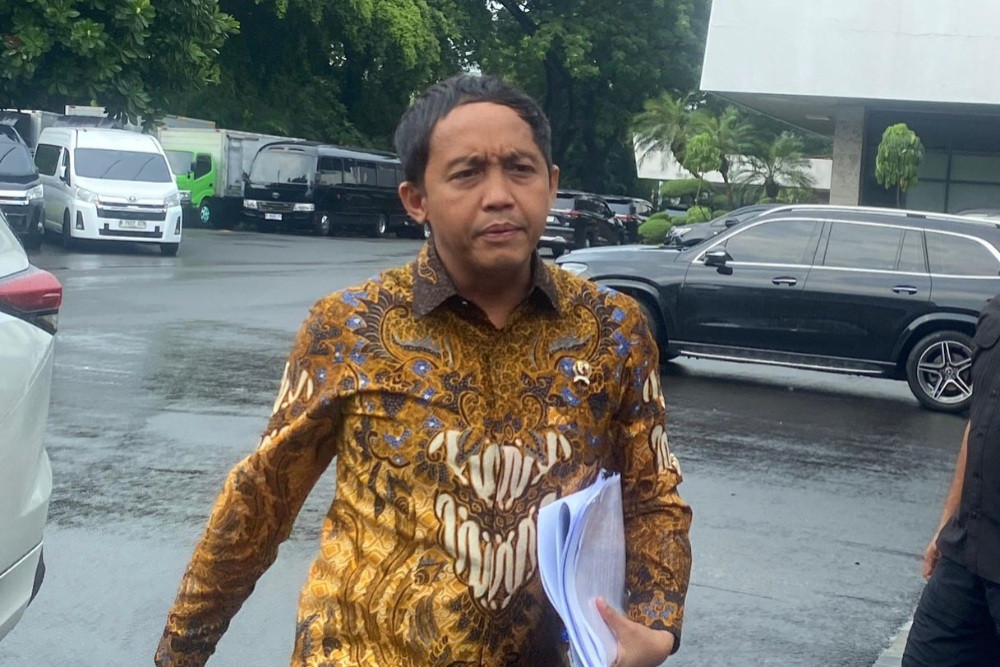 Raja Juli Minta Maaf Usai Foto Main Domino Bareng Pembalak Liar Viral raja-juli-minta-maaf-usai-foto-main-domino-bareng-pembalak-liar-viral