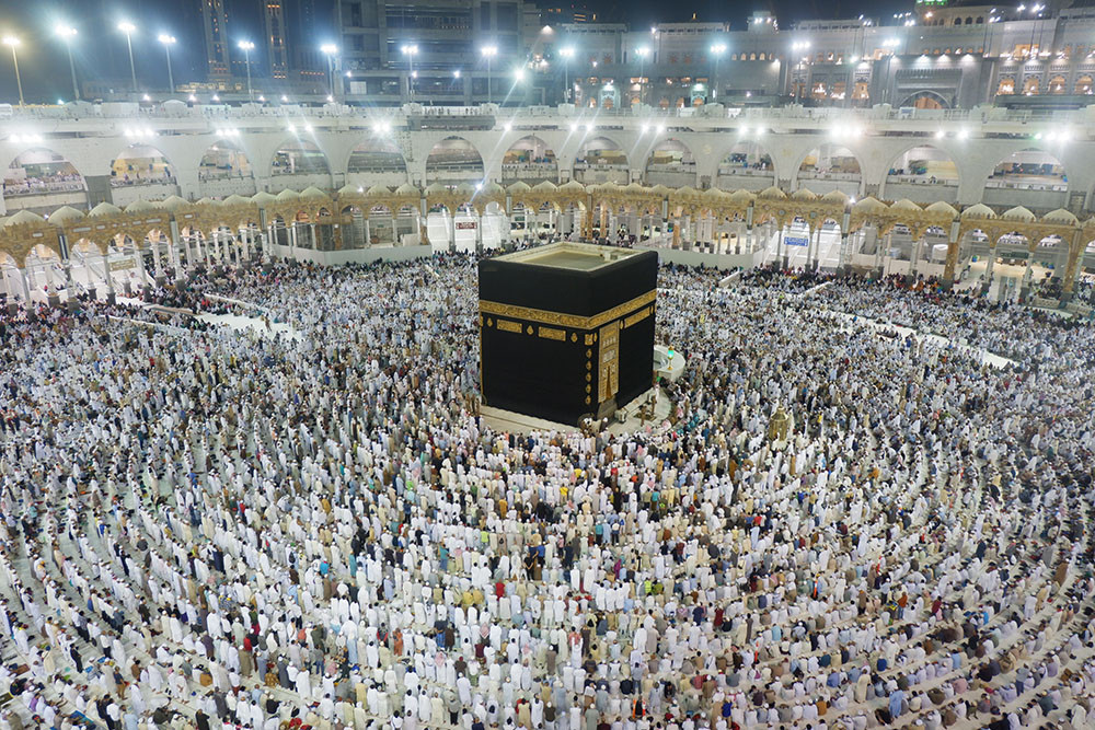 Benarkah Umrah Mandiri Lebih Hemat? Simak Perbandingan Harga dengan Umrah Pakai Travel