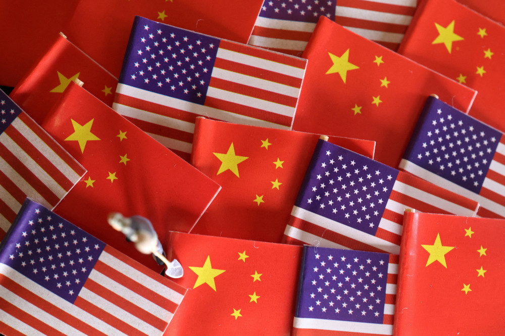 Ilustrasi bendera China dan Amerika Serikat (AS). / Reuters-Florence Lo-illustration