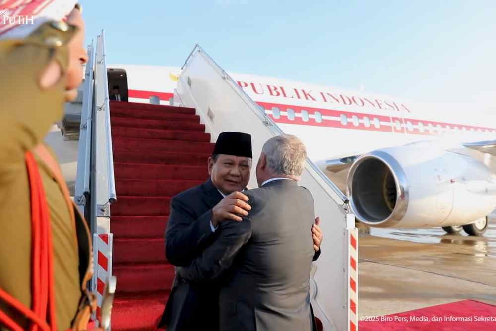 Tiba di Indonesia, Raja Yordania Abdullah II Disambut Pelukan Hangat Prabowo