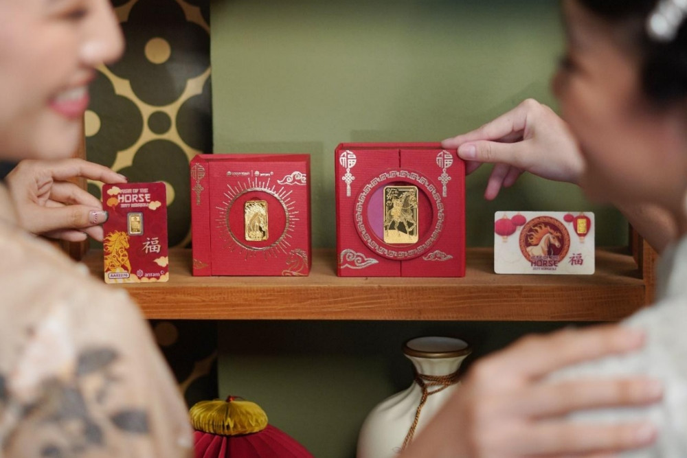 Emas batangan atau logam mulia bertema Imlek Year of The Horse yang diluncurkan Antam./dok. Antam