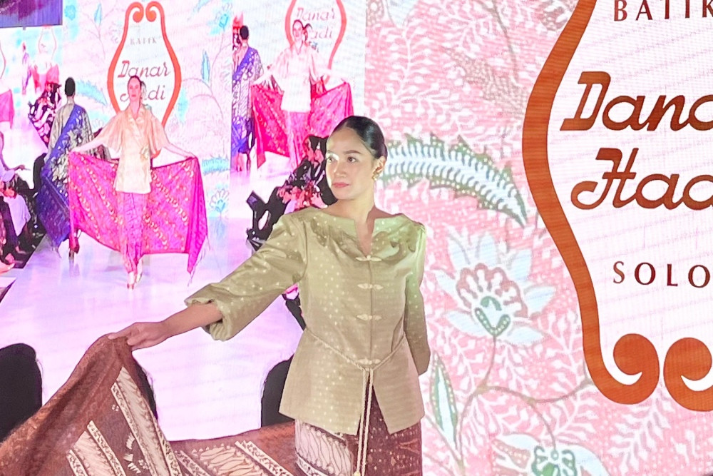 Harmoni Flora Nusantara dalam Koleksi Sekar Setaman Batik Danar Hadi