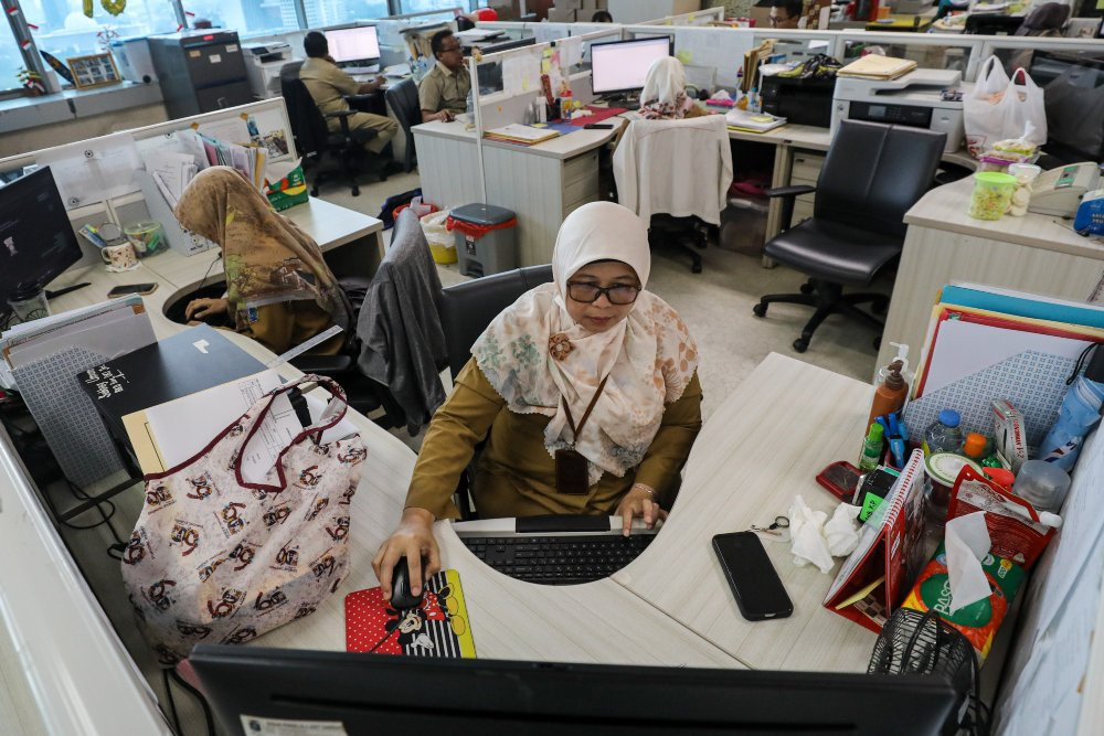 Kebijakan WFH 1 Hari Sepekan Diumumkan Hari Ini, Efektif Hemat BBM?