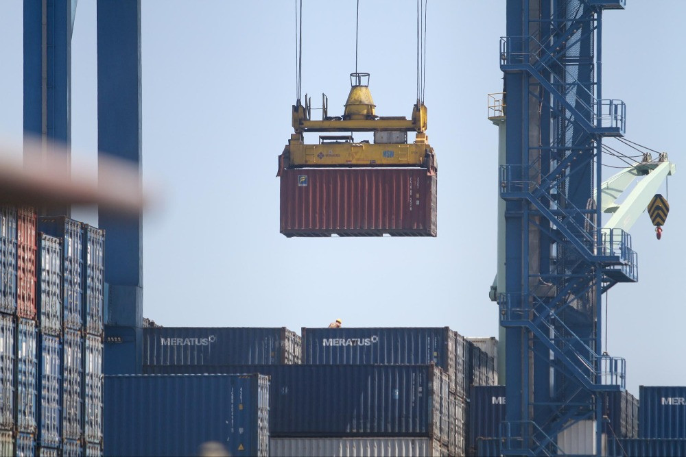 Indef: Diversifikasi Impor dan Diplomasi Kunci Jaga Ketahanan Manufaktur RI