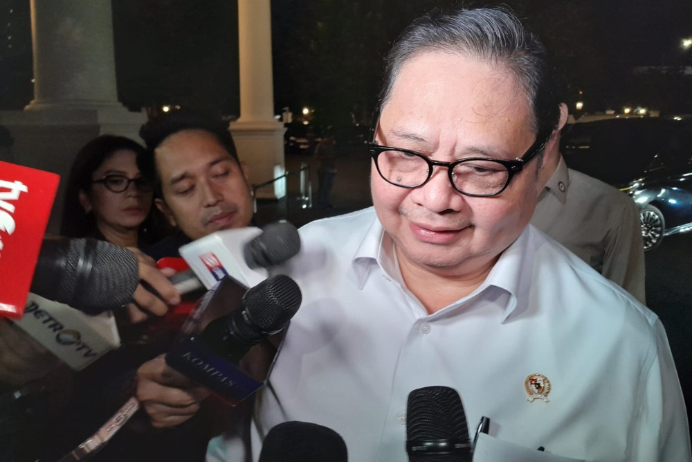 Airlangga: Kebijakan WFH hingga Efisiensi Mobilitas Berlaku 1 April