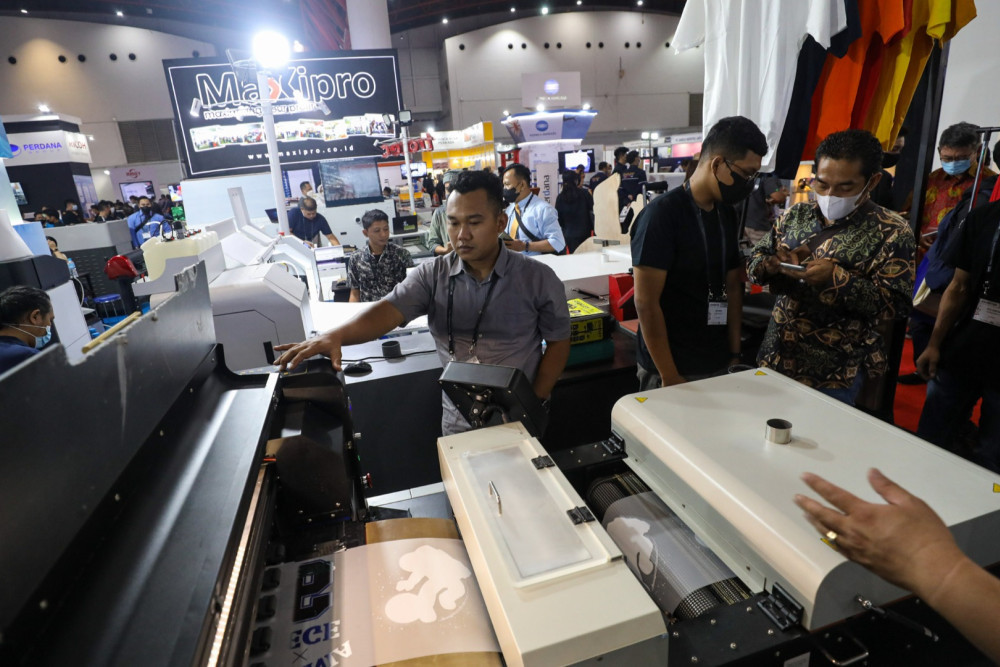 Pengusaha Plastik Tahan Pesanan Baru di Tengah Lonjakan Harga Bahan Baku