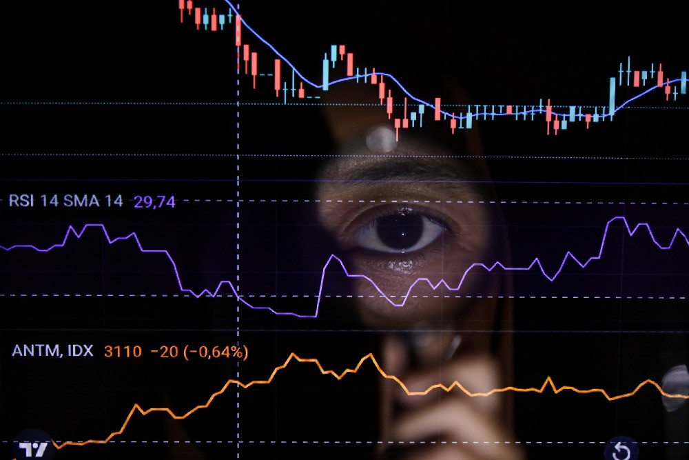 IHSG Jumat (10/4) Dibayangi Koreksi, Saham RAJA hingga BUMI Masuk Rekomendasi Analis