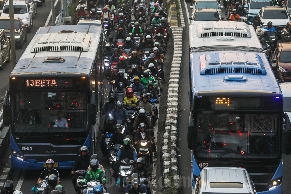 Beban Transportasi Umum Terjangkau di Pundak Pemerintah Daerah