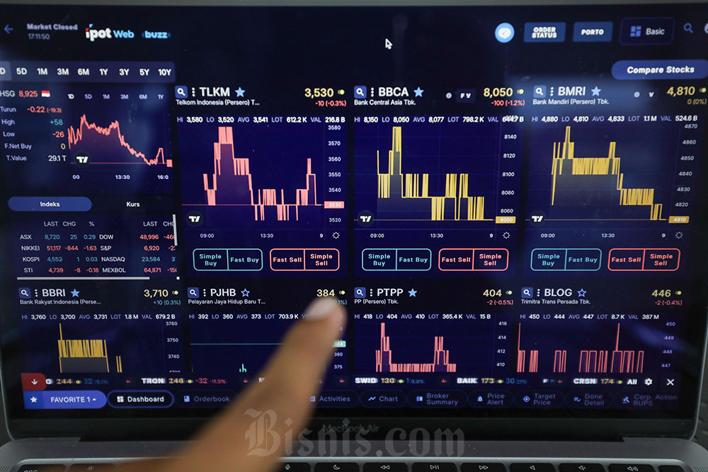 Investor mengamati data pergerakan saham di Jakarta, Kamis (8/1/2026). Bisnis/Himawan L Nugraha