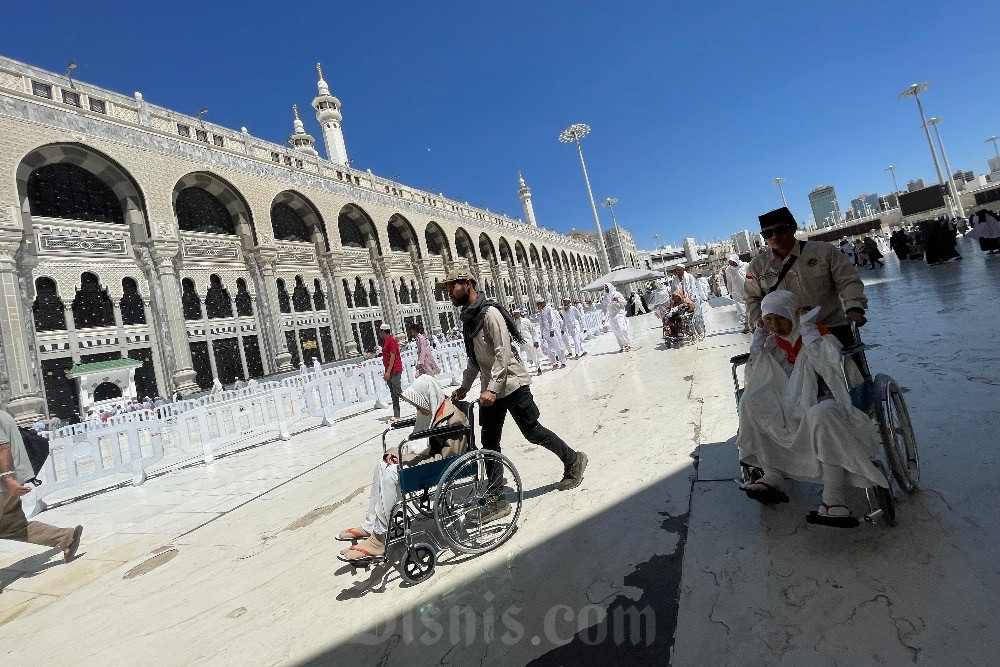 Jemaah Haji Lansia Tak Perlu Paksakan Diri ke Masjidilharam, Salat di Hotel Tak Kurangi Pahala
