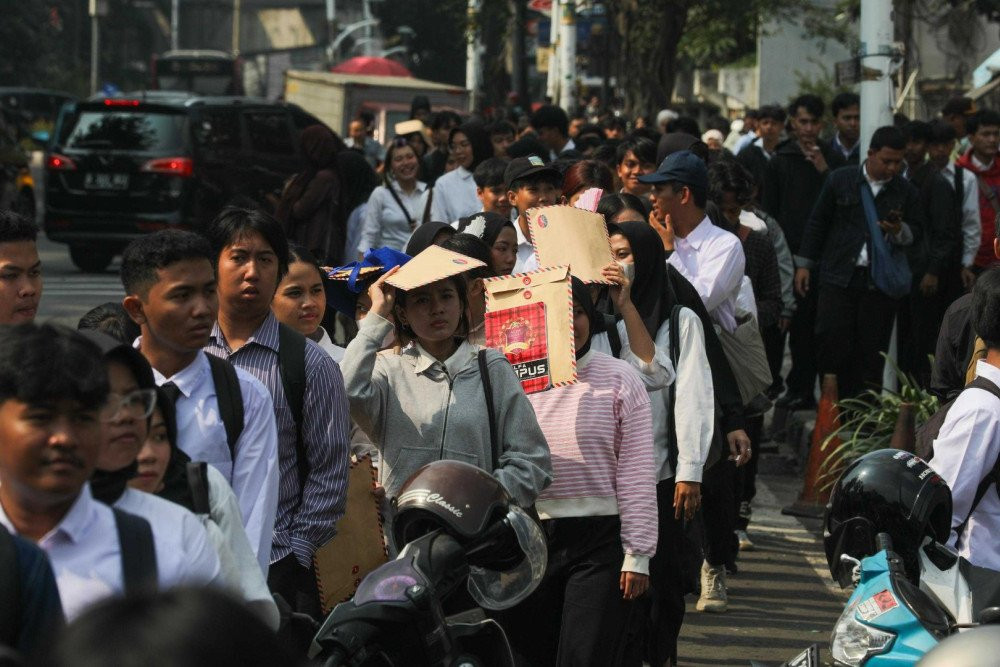 dilema kelas menengah terimpit bunga kredit