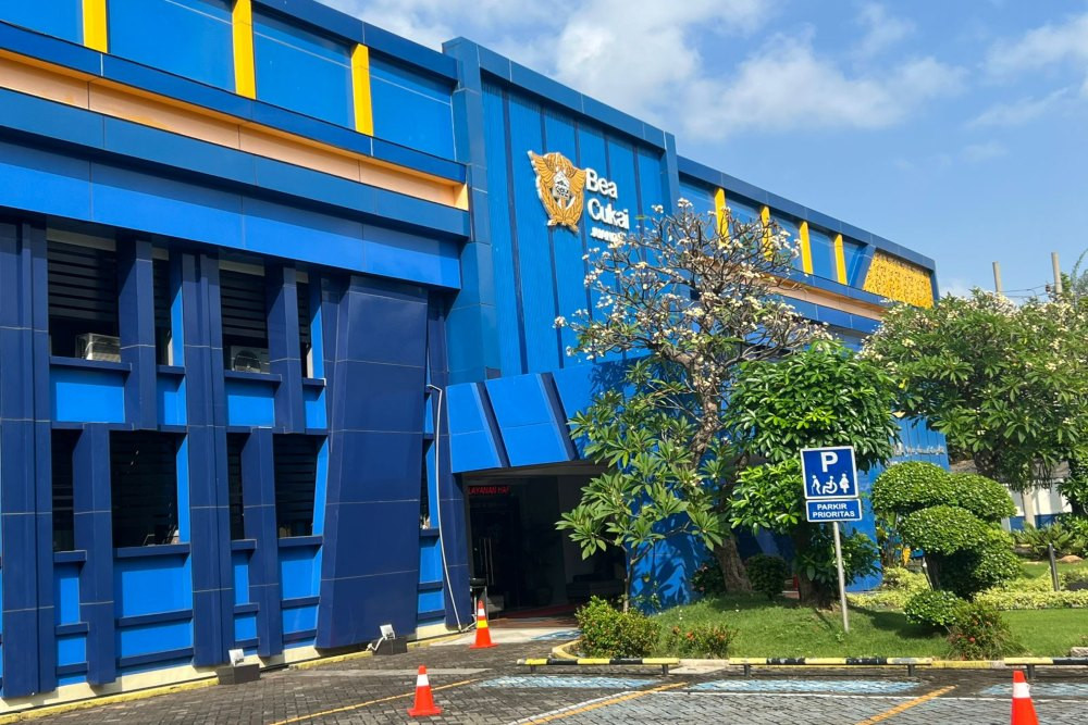 Kortastipidkor Polri Geledah 4 Lokasi di Jatim Terkait Impor HP Bekas Ilegal