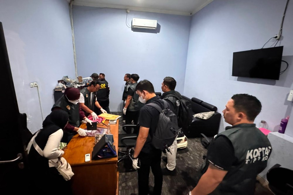 Kasus Impor HP Bekas Ilegal, Kortastipidkor Geledah 4 Lokasi di Sidoarjo