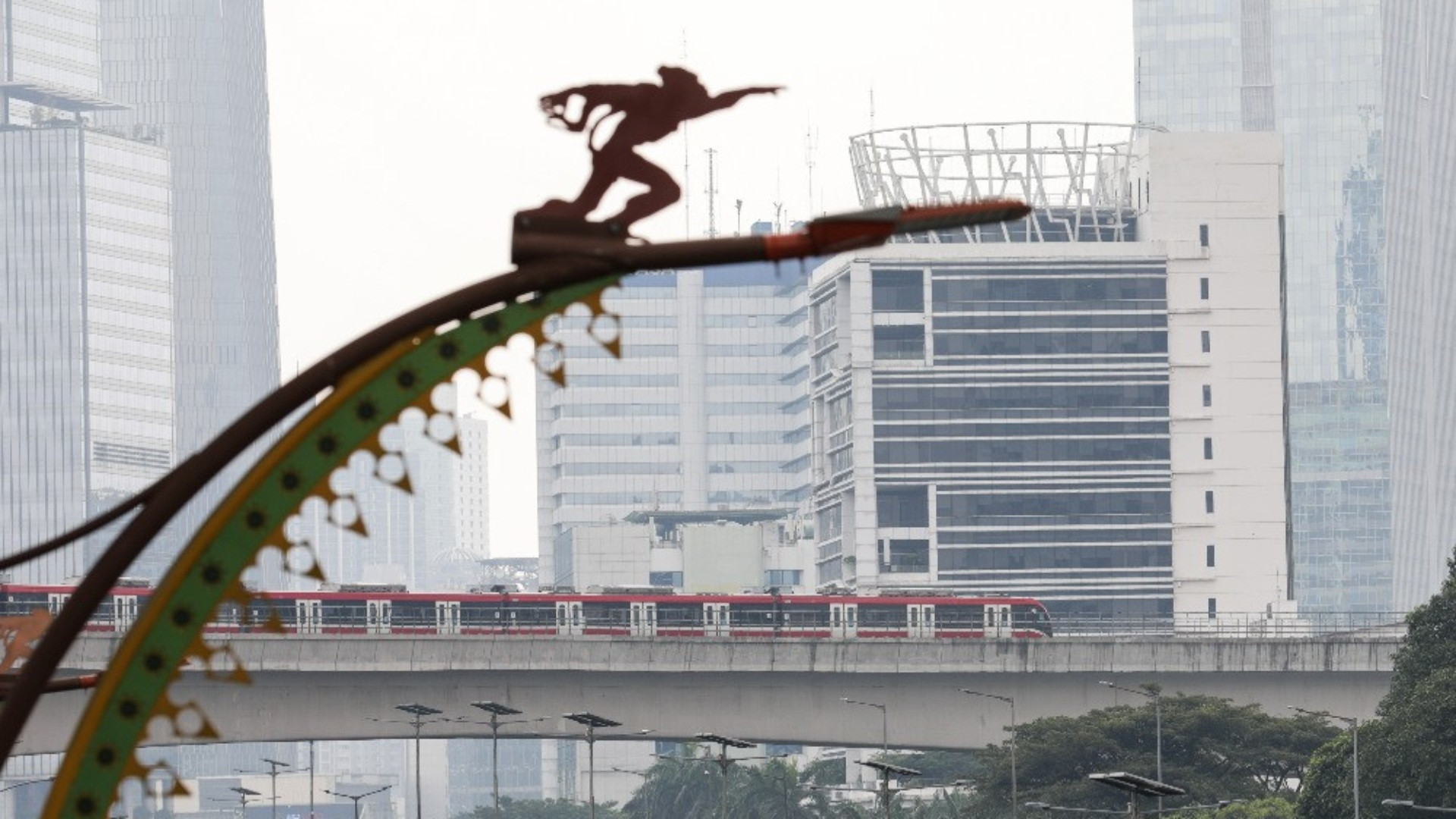Pasar Keuangan RI Menanti Putusan S&P di Tengah Tekanan Rupiah dan Obligasi