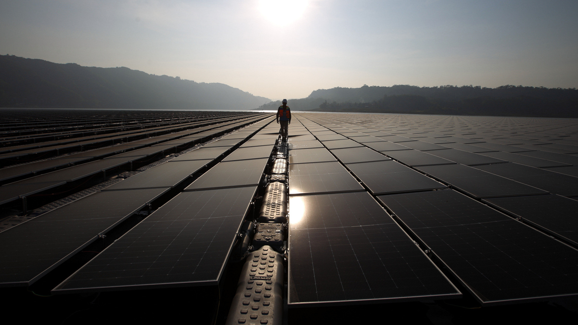 Ekosistem SDM Jadi Ujian RI Pacu Program PLTS 100 GW