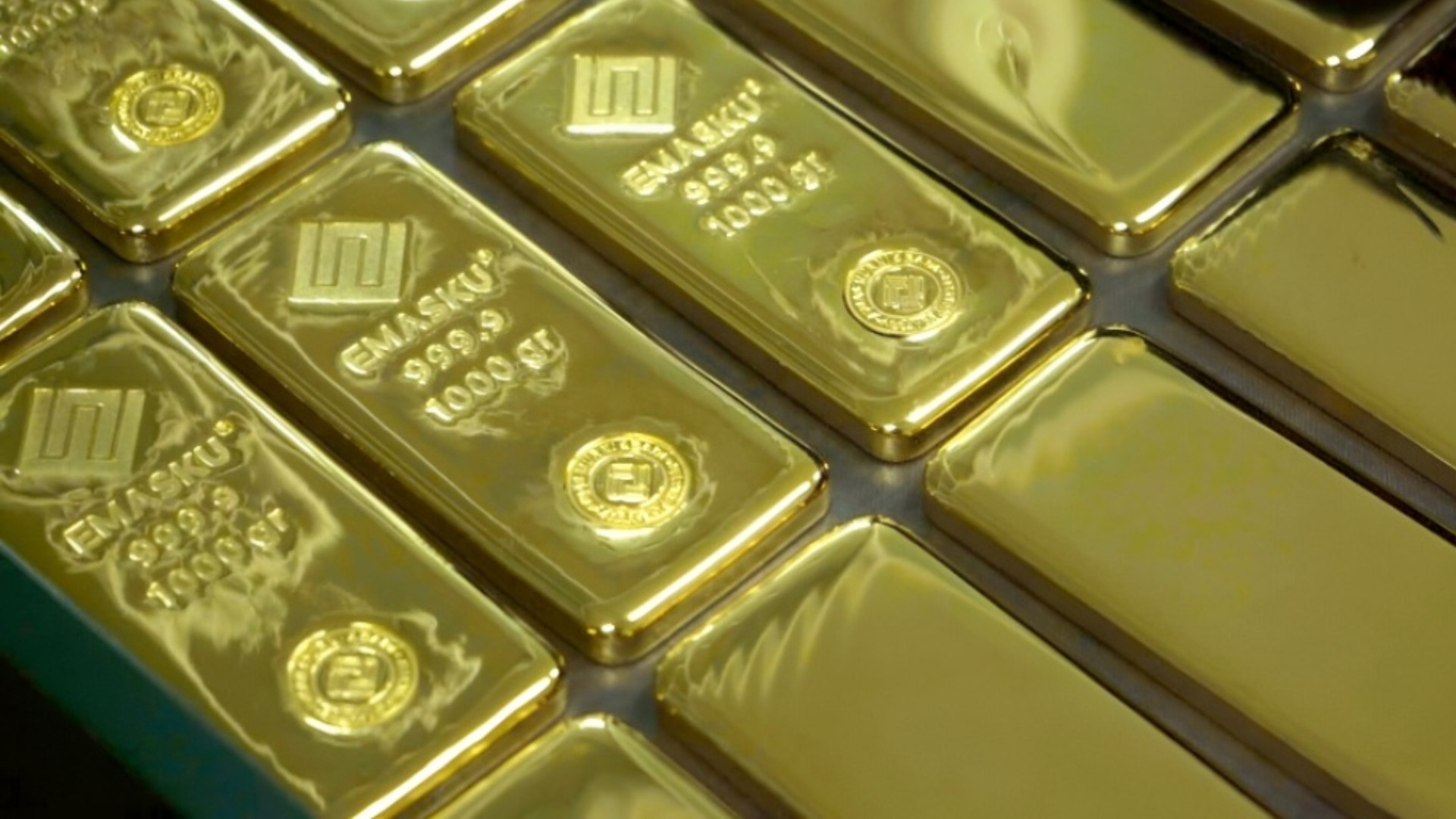 Harga Minyak Mendingin, Saatnya Emas dan Perak Berkilau Lagi?