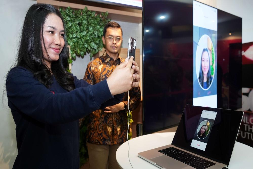 Telkomsel dan Indosat Siapkan Multi Kanal Permudah Pengguna Registrasi Biometrik