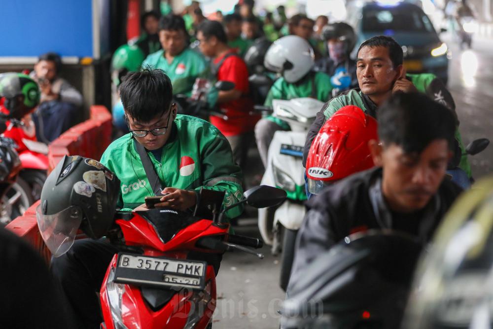 Kebijakan Komisi Gojek-Grab 8% dan Kesejahteraan Semu Driver Ojol