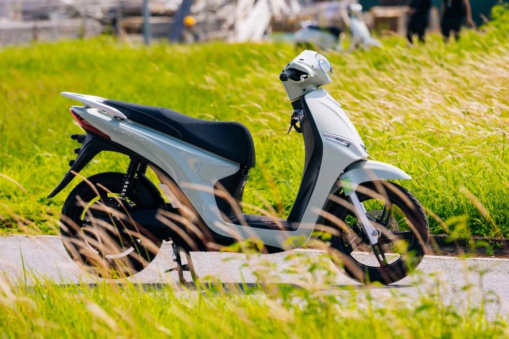 Spesifkasi dan Harga Motor Listrik VinFast Evo vs Vinfast Feliz II