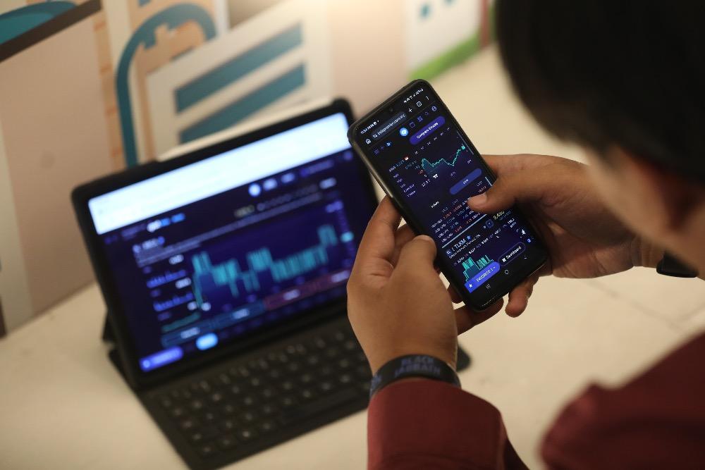 Indeks Bisnis-27 Ditutup Menguat, Saham BRMS, AKRA dan BBRI Pimpin Reli