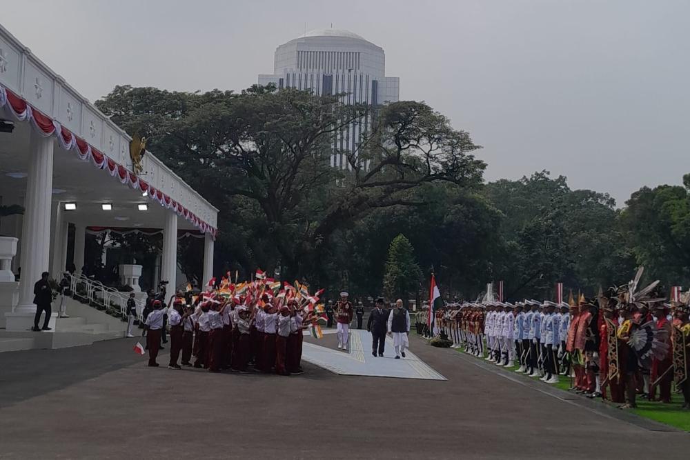 PM India Narenda Modi Tiba di Istana, Gelar Pertemuan Dengan Prabowo