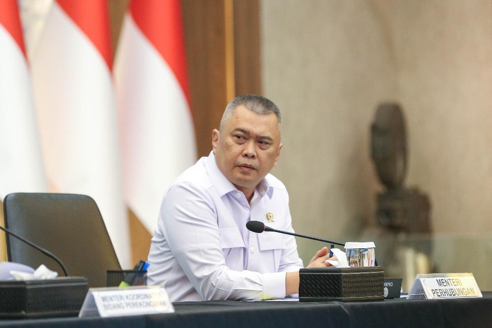 Alasan Potongan Komisi 8% Belum Berlaku Untuk Taksi Online dan Kurir