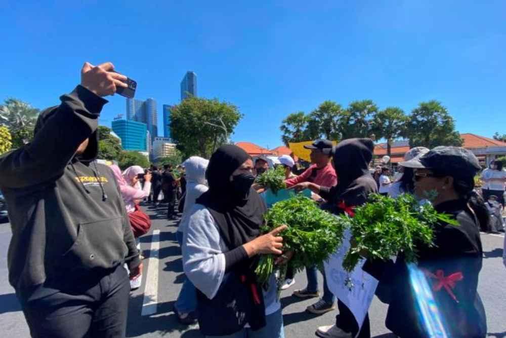Ini Penyebab Petani Gelar Aksi Damai di Depan Gedung Grahadi dan Tuntut MBG Dibuka Kembali
