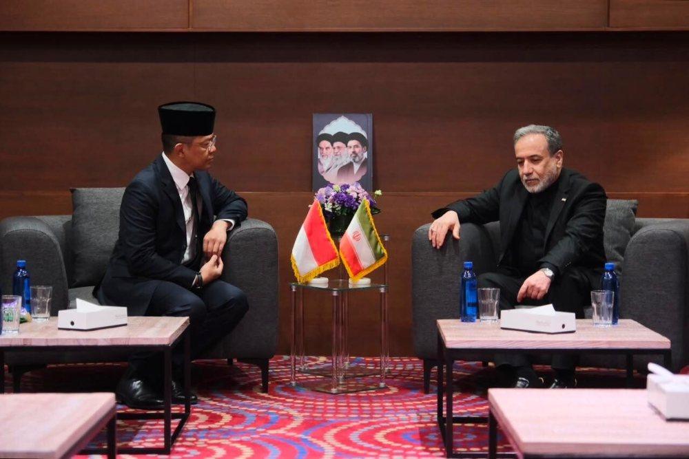 Menlu Sugiono Tiba di Iran: RI Delegasi Pertama Beri Penghormatan di Makam Ali Khamenei
