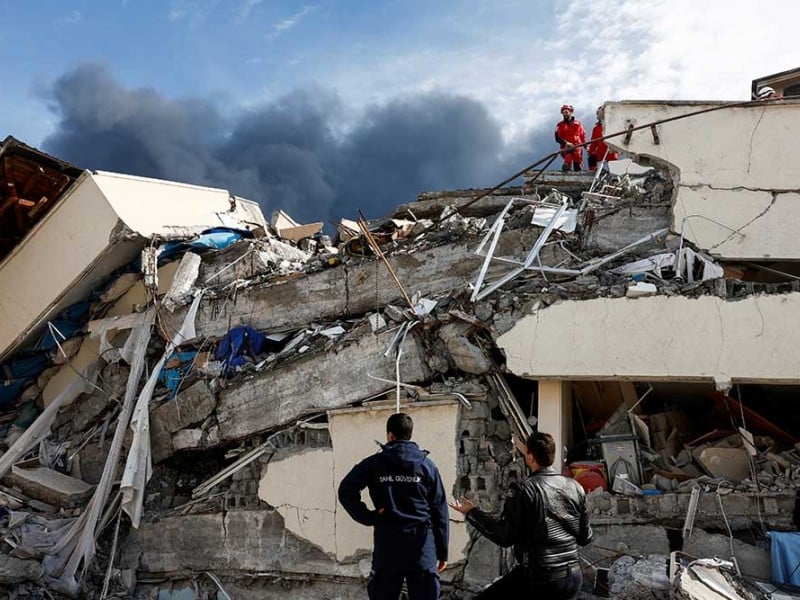 Foto-Foto Proses Evakuasi Korban Gempa Bumi di Turki