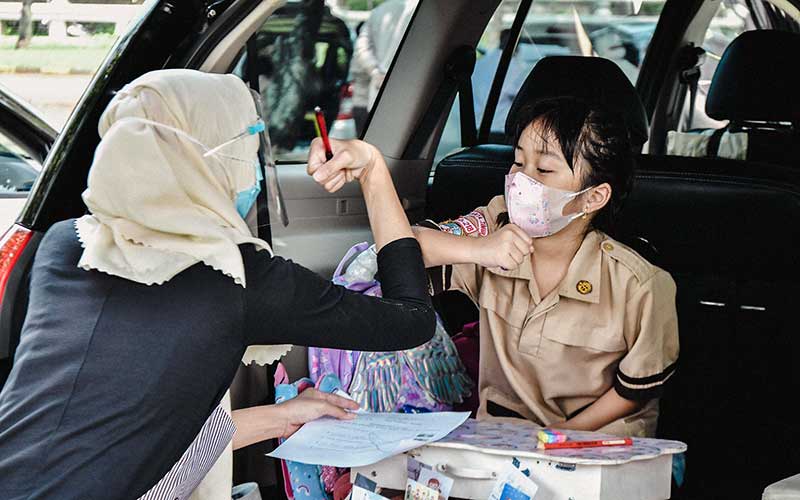 Foto-Foto Sekolah Tatap Muka Dengan Metode Drive In