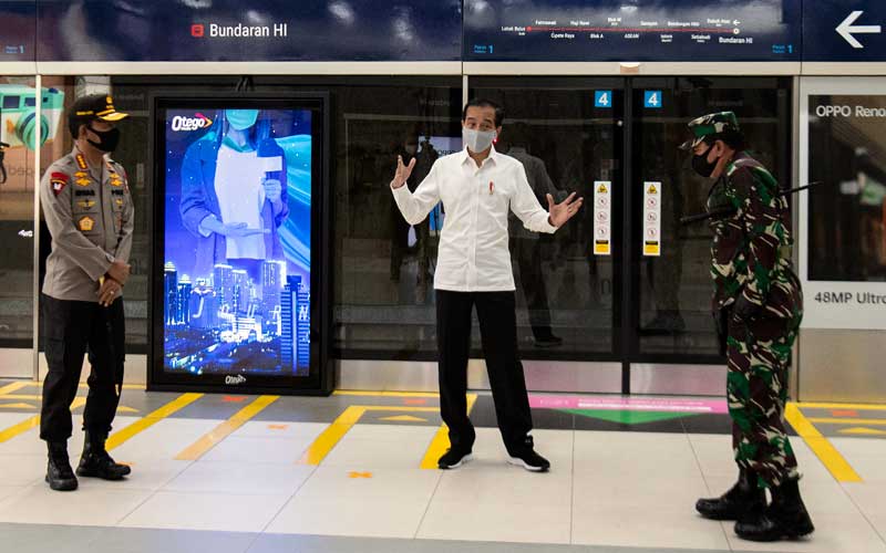 Jokowi, Anies Baswedan, dan Perjumpaan di Stasiun MRT