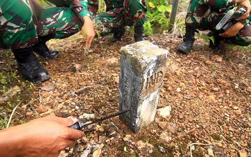 Foto-Foto Rutinitas Para Penjaga Perbatasan Indonesia-Malaysia di Jantung Borneo