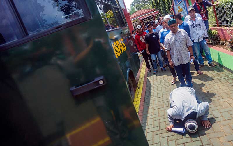 BERITA FOTO : Ekspresi Narapidana Yang Dibebaskan Untuk Pencegahan Covid-19