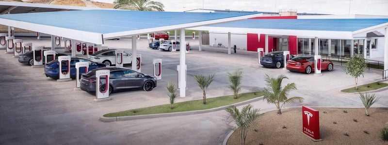 Tak Hanya Mobil Listrik, Elon Musk Siap Masuki Bisnis Restoran