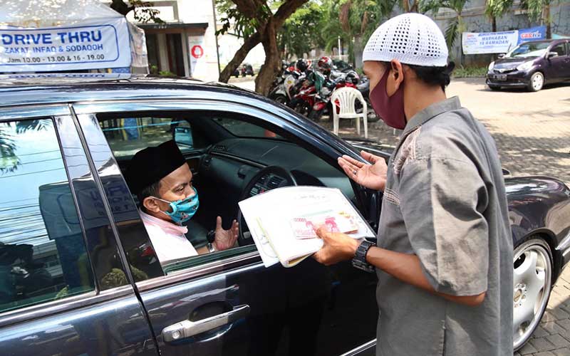 Foto-Foto Pembayaran Zakat Secara Drive Thru