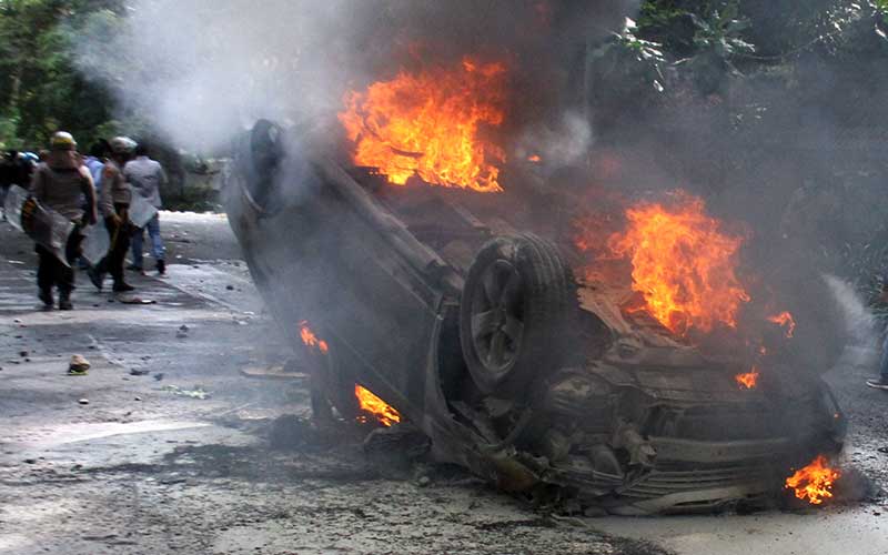 Potret Rusuh Unjuk Rasa Tolak UU Cipta Kerja di Penjuru Tanah Air