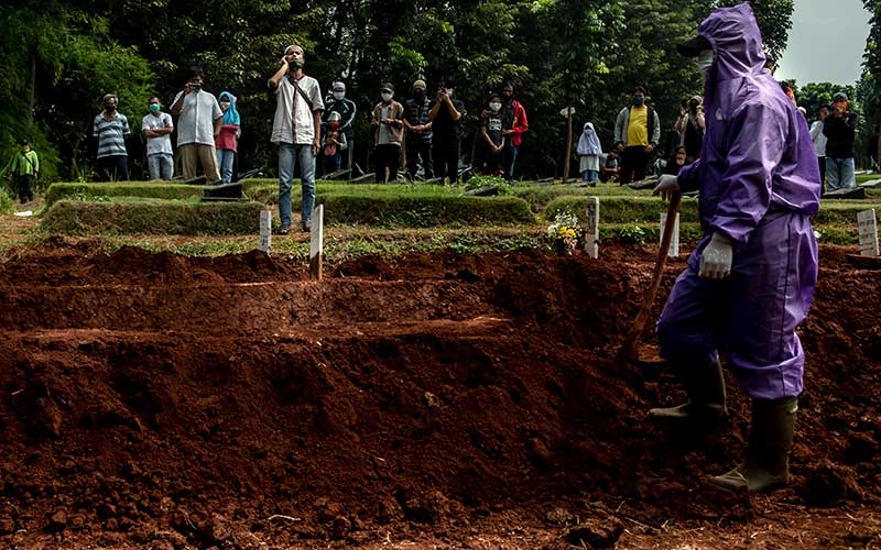 Foto-Foto Sang Pengantar Korban Covid-19 Ke Persemayaman Terakhir