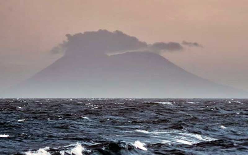 BERITA FOTO : Penampakan Gunung Anak Krakatau Kala Erupsi