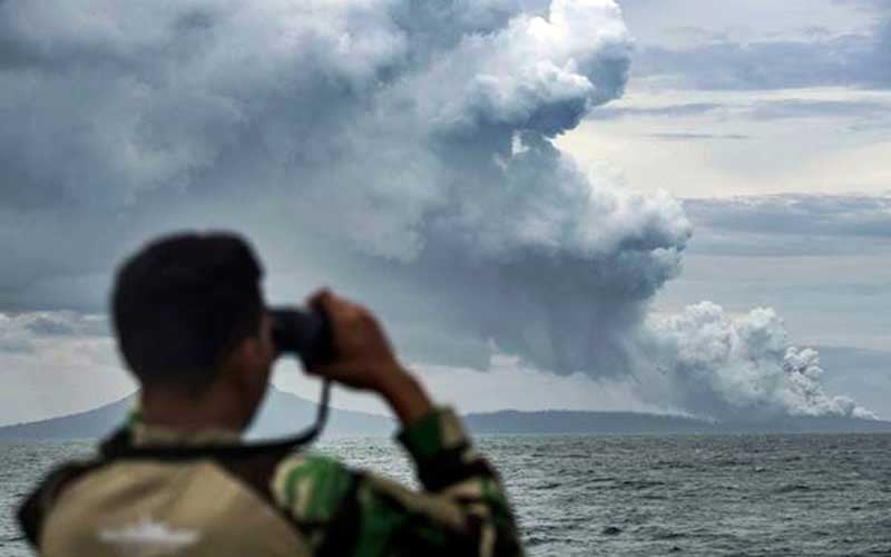 BERITA FOTO : Penampakan Gunung Anak Krakatau Kala Erupsi