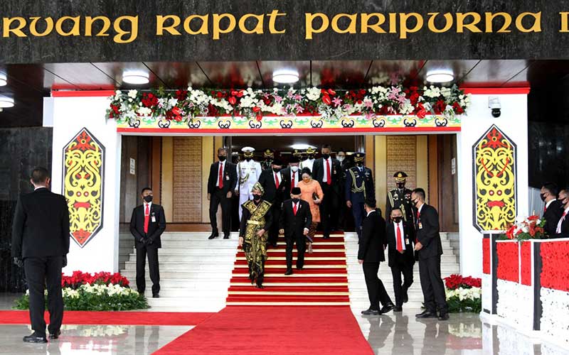 Foto-Foto Jokowi Pakai Baju Adat Sabu Saat Sidang Tahunan MPR DPR