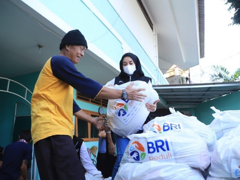 Berbagi Bahagia di Bulan Ramadan, BRI Group Bagikan 80.000 Paket Sembako ke Panti Asuhan, Panti Werdha dan Masyarakat Umum