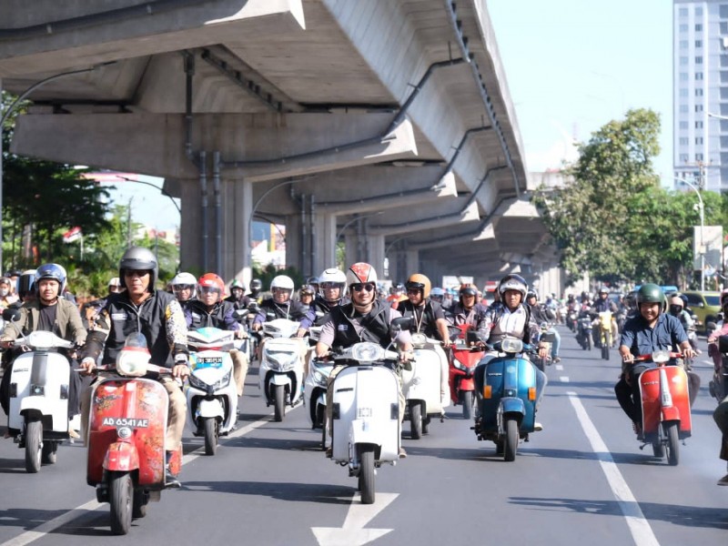 Asiknya Keliling Pakai Motor Listrik, Anti Asap dan Hemat!