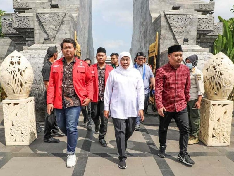 Gubernur Khofifah Ziarah Makam Bung Karno Bersama Pimpinan Mahasiswa