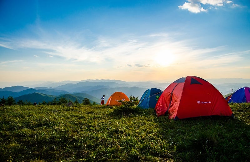 camping di kaki gunung