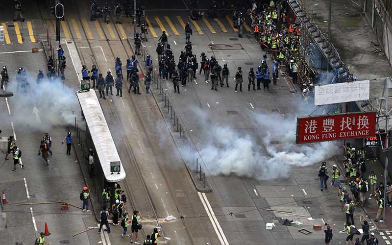 Hong Kong Kembali Memanas, Inilah Foto-Foto Bentrokan Saat Demonstrasi