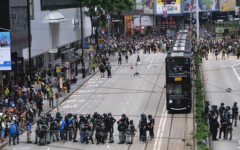 Hong Kong Kembali Memanas, Inilah Foto-Foto Bentrokan Saat Demonstrasi