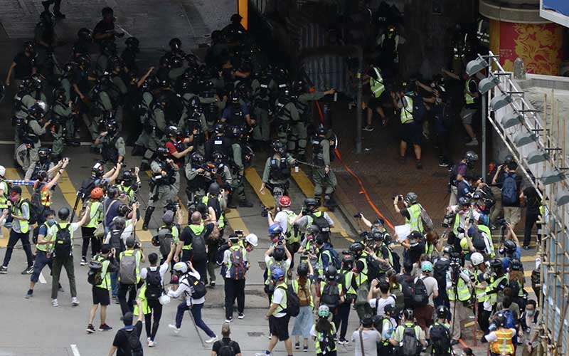 Hong Kong Kembali Memanas, Inilah Foto-Foto Bentrokan Saat Demonstrasi